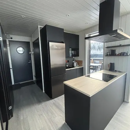 Tuore Pikkuvilla Hyvillae Mukavuuksilla * Karkku